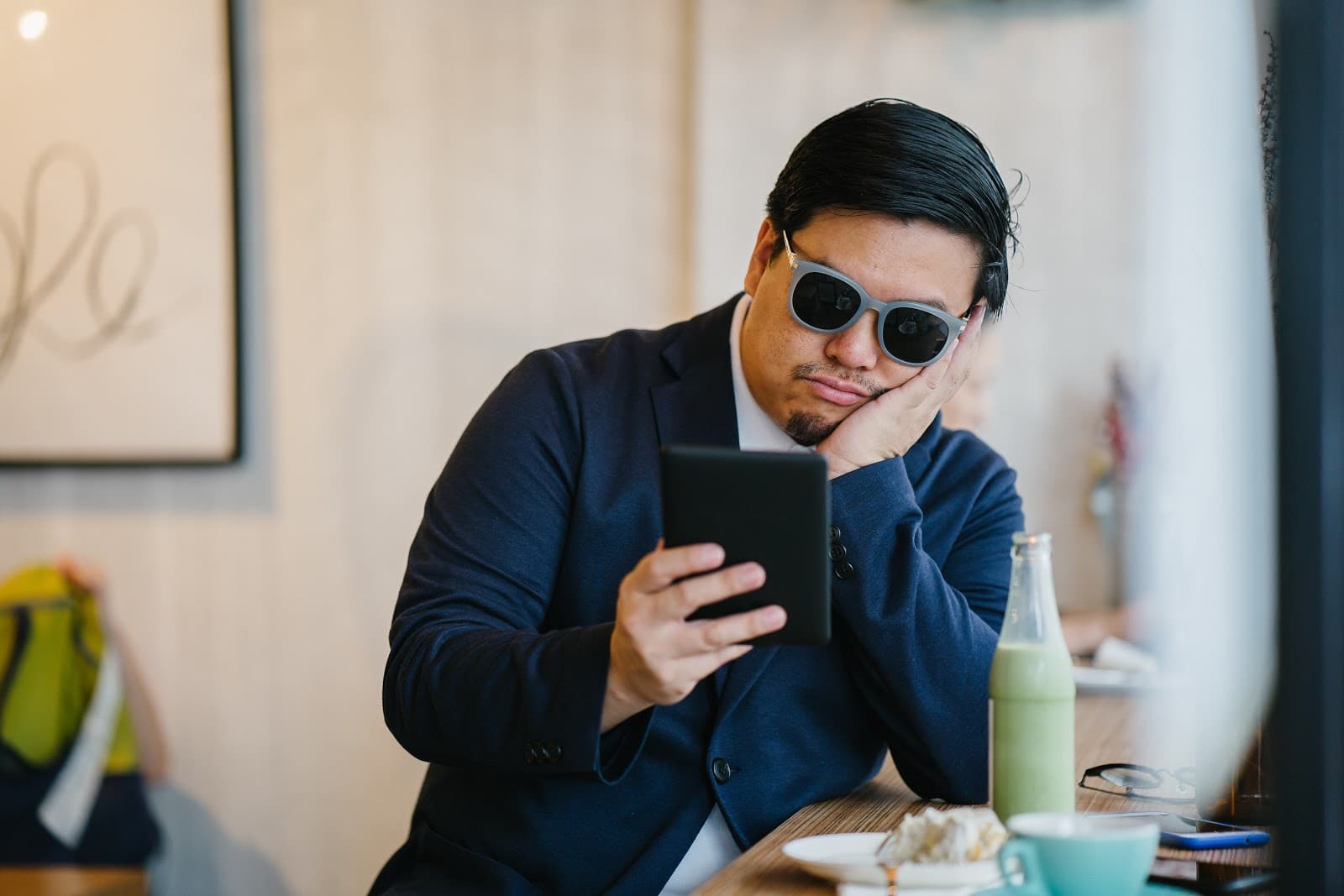 Interviewing tips for interviewers: Watch your own body language